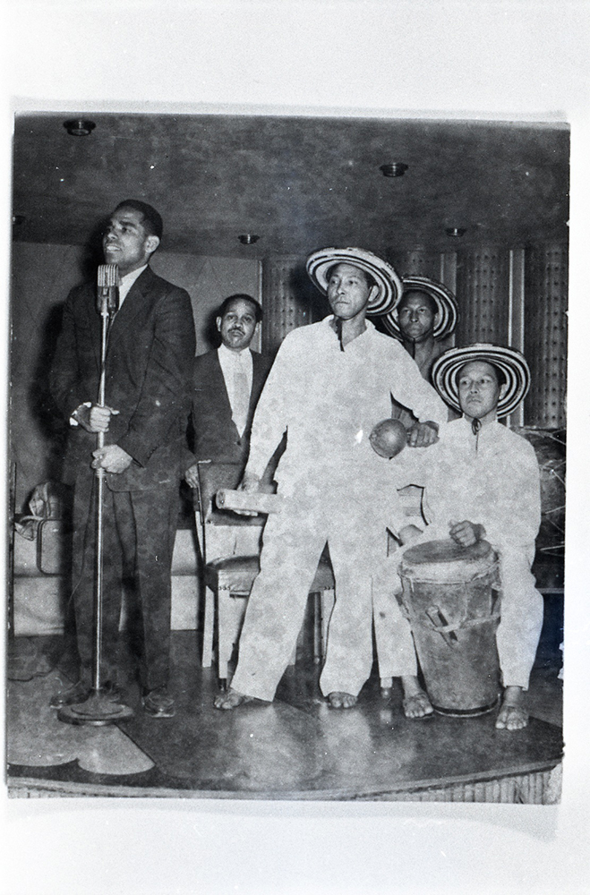 Contradanza del Danzas Folclóricas Colombianas de Delia Zapata Olivella.
