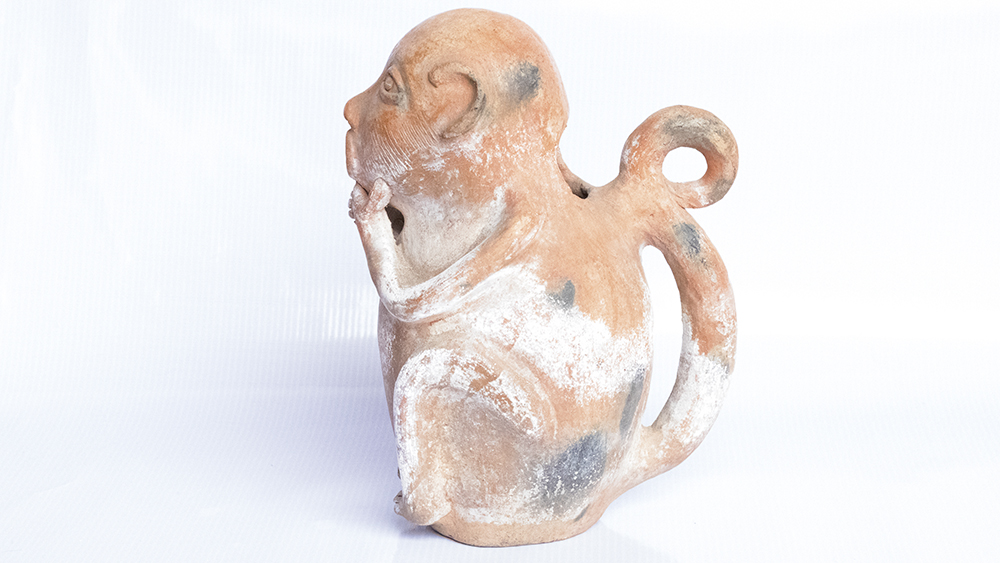 Escultura de mico en cerámica
