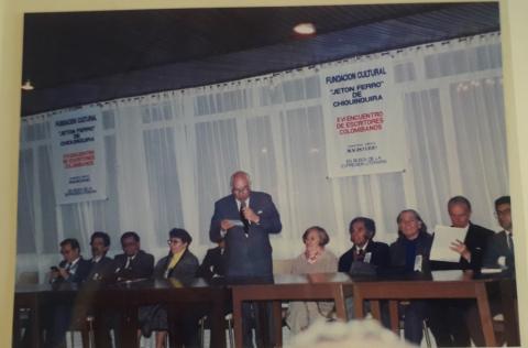 XVI Encuentro de Escritores Colombianos en Chiquinquirá, Boyacá, octubre de 1995. En la foto: Nina S. de Friedemann y Manuel Zapata Olivella.  
