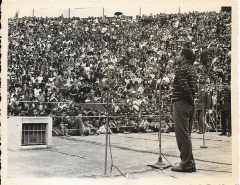 Manuel Zapata Olivella en el teatro al aire libre La Media Torta de Bogotá,