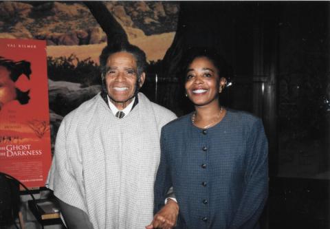 Manuel Zapata Olivella e Yvonne Captain Hidalgo, septiembre de 1996, Museo de Historia Natural de Chicago, Estados Unidos. Manuel Zapata Olivella e Yvonne Captain Hidalgo, septiembre de 1996, Museo de Historia Natural de Chicago, Estados Unidos.