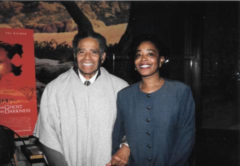 Manuel Zapata Olivella e Yvonne Captain Hidalgo, septiembre de 1996, Museo de Historia Natural de Chicago, Estados Unidos. 	Manuel Zapata Olivella e Yvonne Captain Hidalgo, septiembre de 1996, Museo de Historia Natural de Chicago, Estados Unidos. 