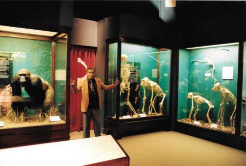 Manuel Zapata Olivella en el Museo de Historia Natural de Chicago, septiembre de 1996. 