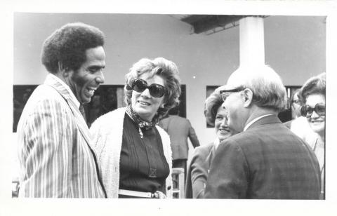 Manuel Zapata Olivella y Carlos Lleras Restrepo, expresidente de Colombia para esa época (1966-1970), durante un evento celebrado en septiembre de 1972.