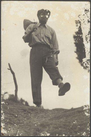 Manuel Zapata Olivella antes de emprender un viaje por países de Centro y Norteamérica.